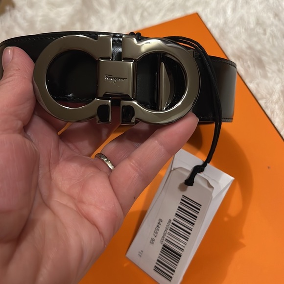 Salvatore Fegarramo belt size 3 ( Like Large) Brand new perfect condition. - Picture 6 of 7